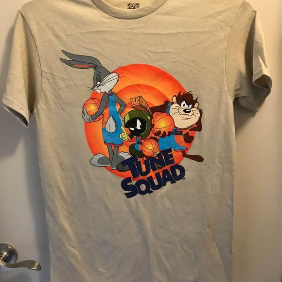 Space Jam Tshirt Small Beige Tune Squad Basketball Bugs Bunny Tazmanian Devil - Picture 1 of 2